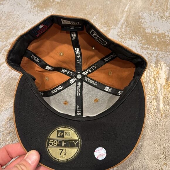 New Era New York Yankees 59FIFTY Fitted Hat Cap Wheat Suede Pack Size 7 1/4 EUC - Picture 8 of 11